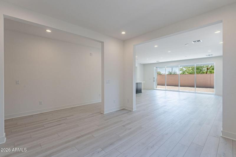 184-web-or-mls-Carlisle-17