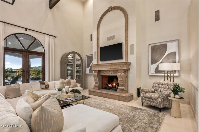 13-Living Room Views