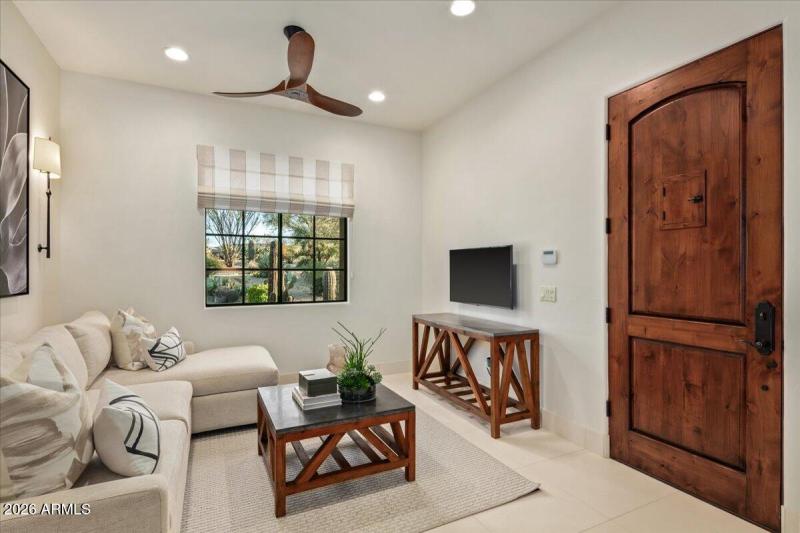 44-Guest House Living