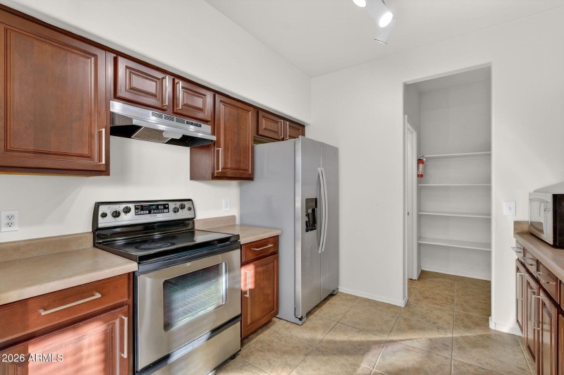 9-web-or-mls-26-E Neville Ave