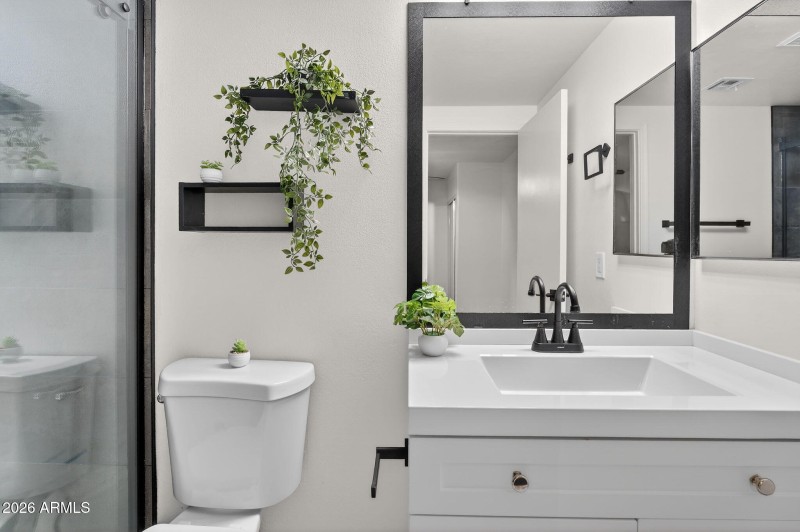 20-web-or-mls-39-E Neville Ave