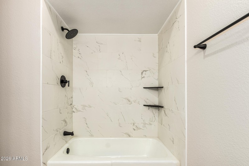 Guest Bathroom Tub & Shower