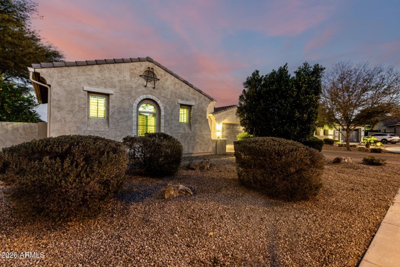 Close to a fancy Frys & Super Target!!!