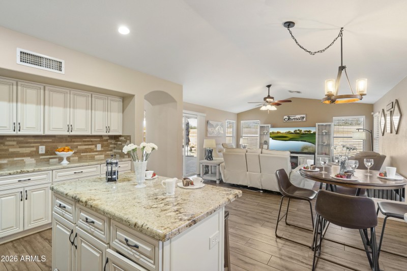 DINE IN KITCHEN & FAMILY ROOM