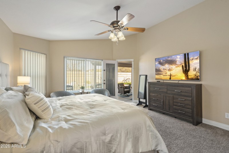 LARGE PRIMARY BEDROOM RETREAT