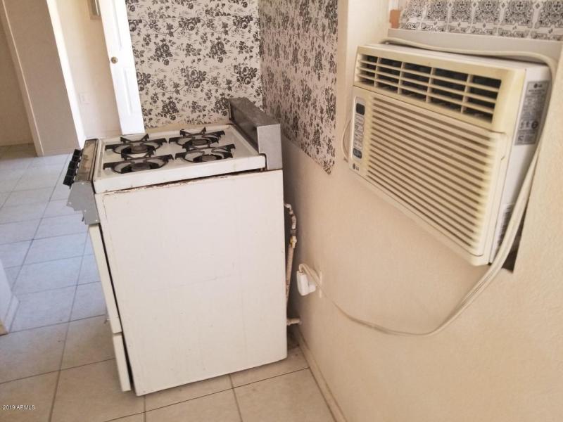 1165 10th Apt 6 stove