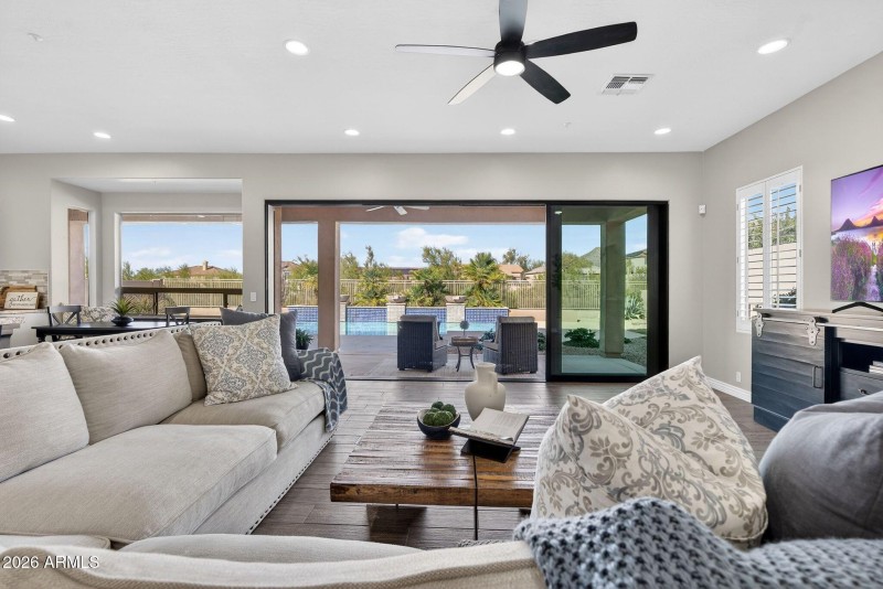 012_21-web-or-mls-37-_e_butherus_dr_150