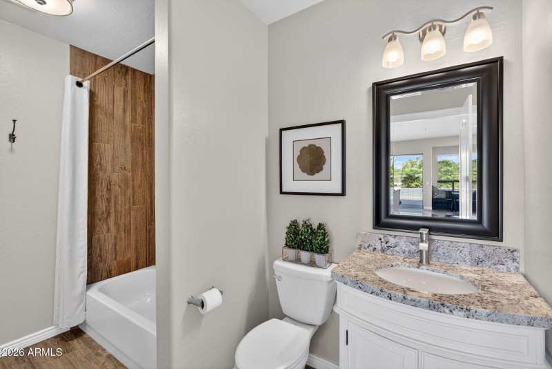 026_87-web-or-mls-10-_e_butherus_dr_684