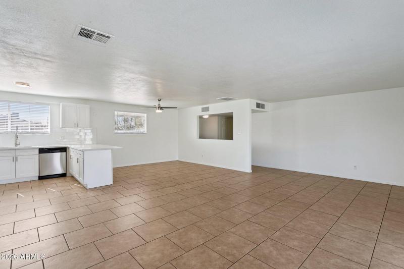 8-web-or-mls-5662-w-mariposa-st