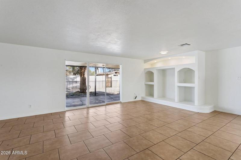 9-web-or-mls-5662-w-mariposa-st