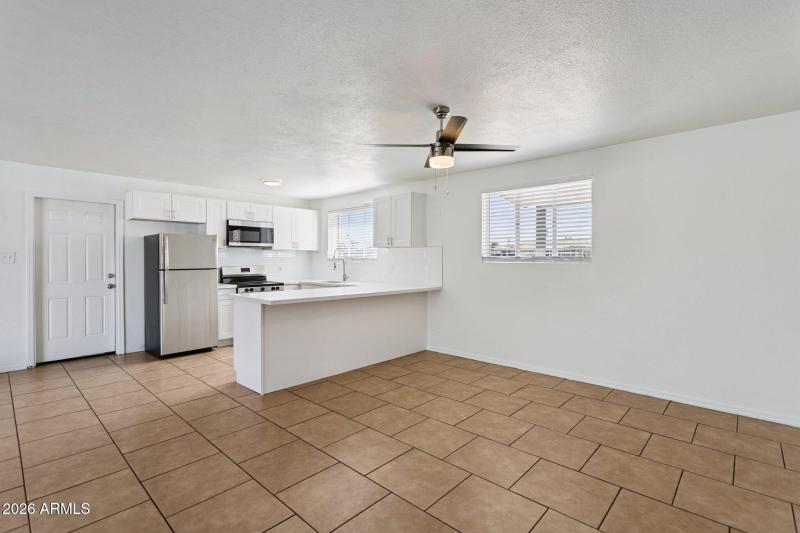 10-web-or-mls-5662-w-mariposa-st