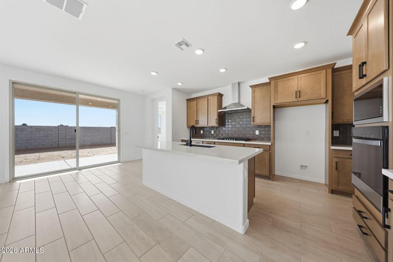 PHX_Landmarke_Lot 1063_Cobalt_705_kitche