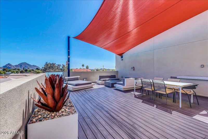 01-2300 E Campbell Ave 126-31