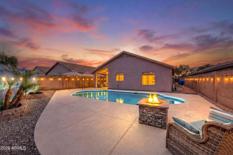 Large lot with 2018 Pool!