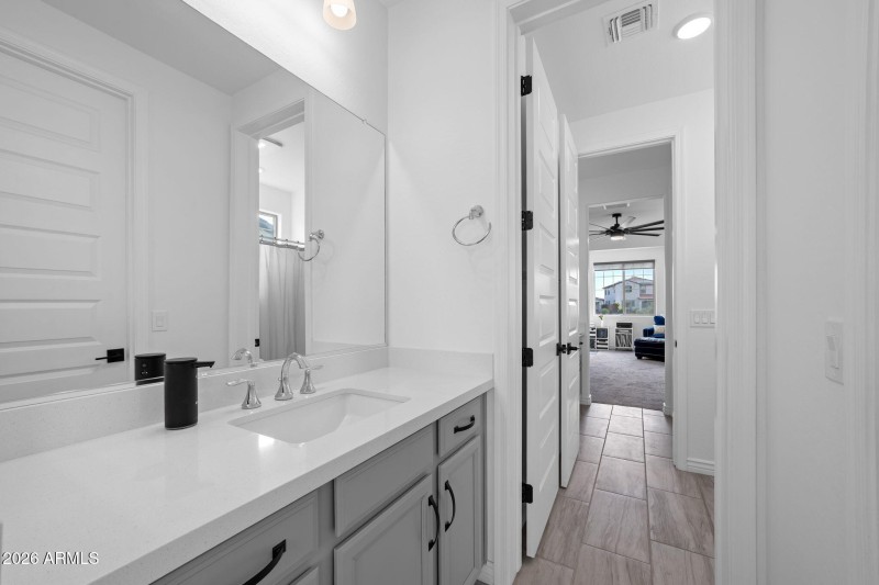 040__32083 N 126th Ave