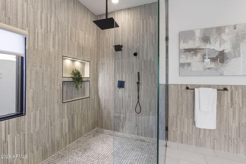 Oversized Spa Shower & Tub