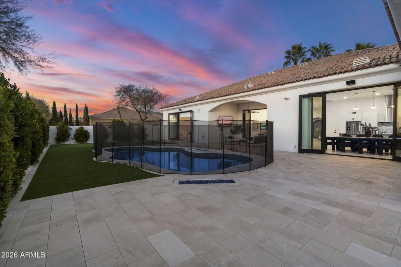 Backyard Fire & Pool Ambiance