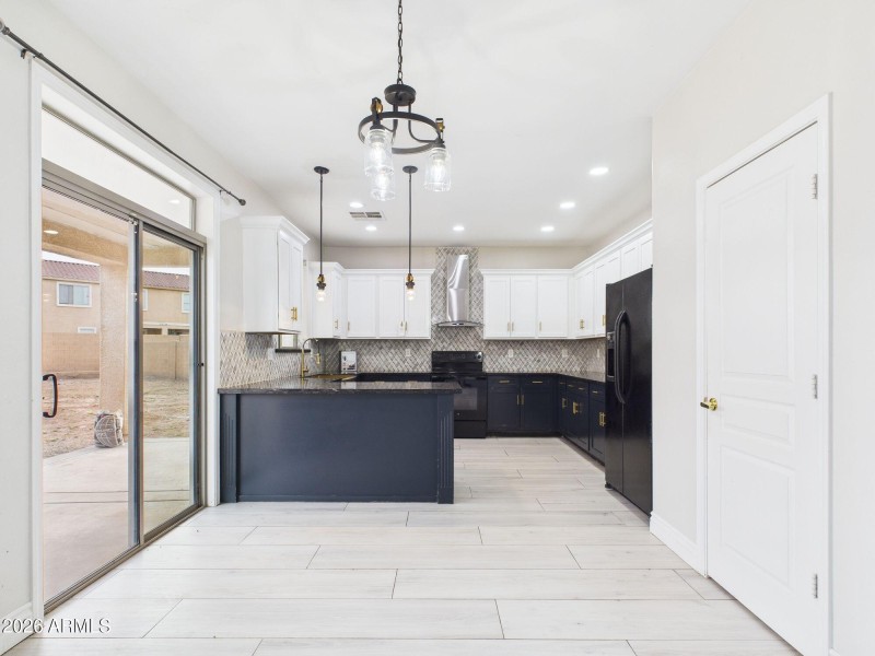 9-web-or-mls-CAM03379G0-PR0177-STILL009