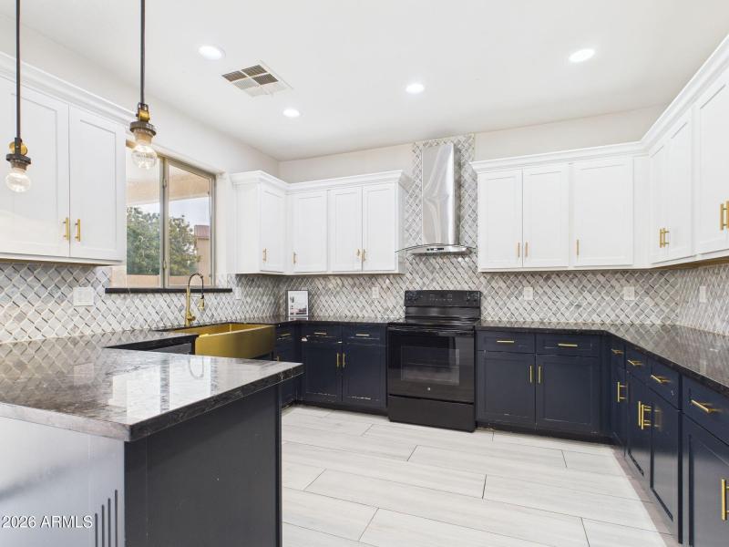 10-web-or-mls-CAM03379G0-PR0177-STILL010