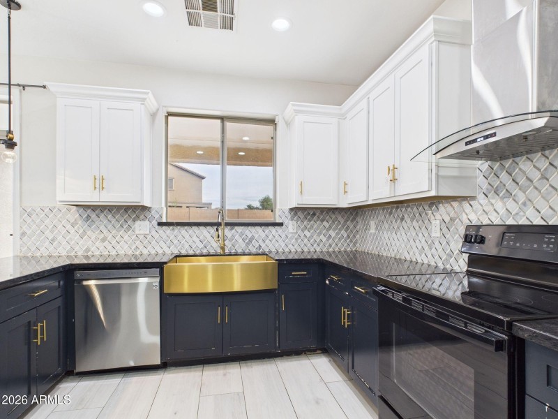 11-web-or-mls-CAM03379G0-PR0177-STILL011