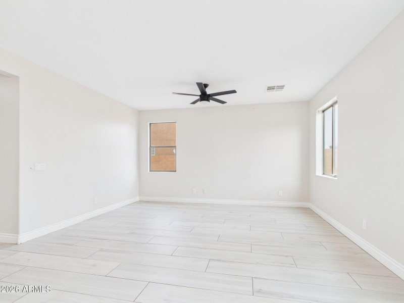 12-web-or-mls-CAM03379G0-PR0177-STILL012