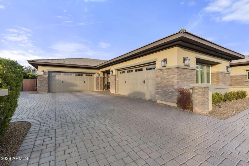 2052 E Crescent Garages