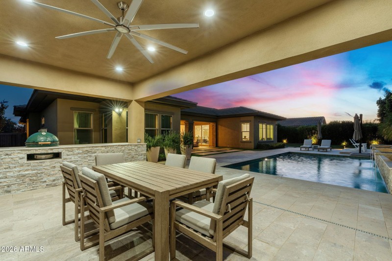 2052 E Crescent Twilight Back