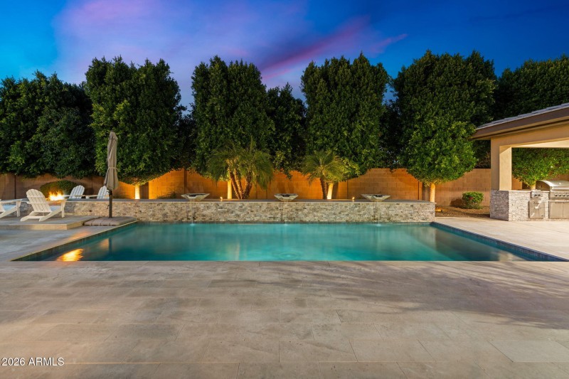 2052 E Crescent Twilight Back