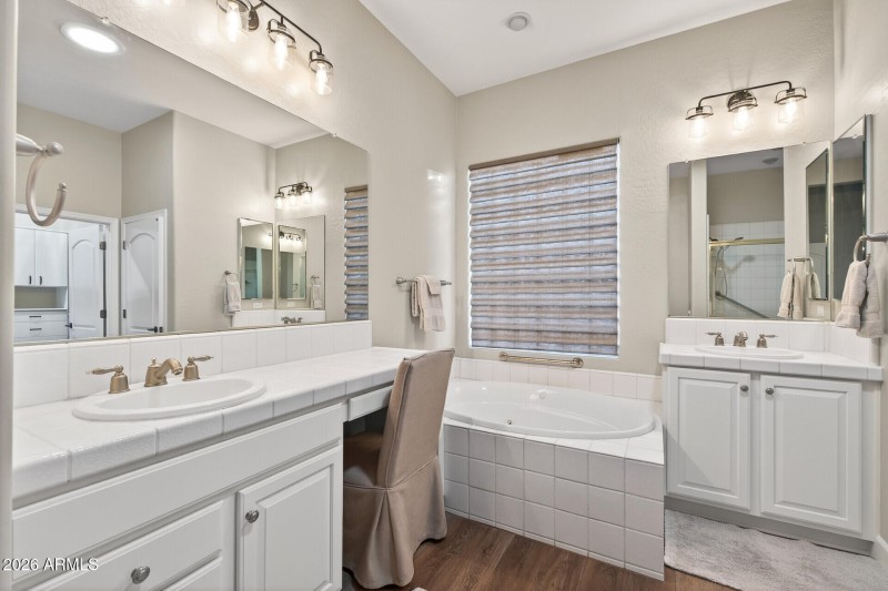 Primary bath with dual sinks