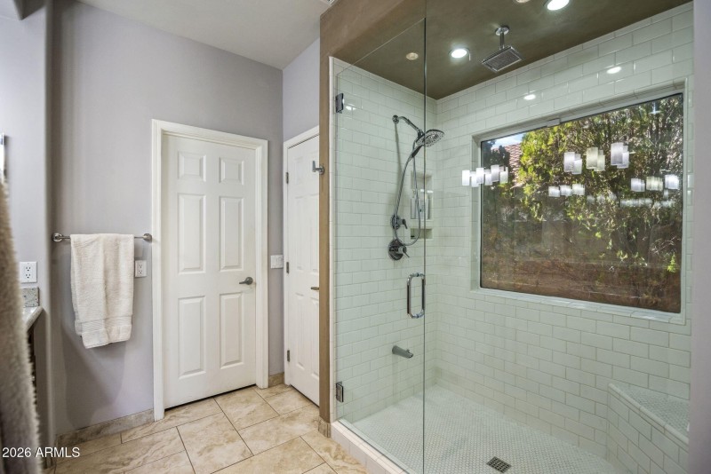 Oversized Primary Shower