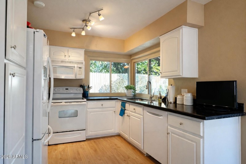 78E6606A-10D6-47EF-88AB-AB858E1D4018