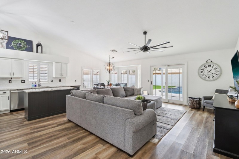 13-web-or-mls-W Gail Dr-S2901-011