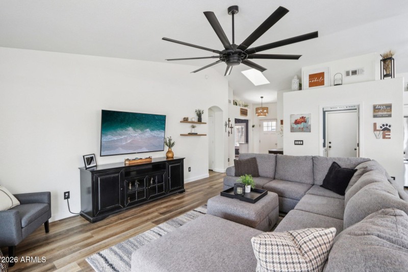 16-web-or-mls-W Gail Dr-S2901-014