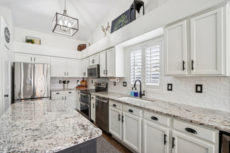 22-web-or-mls-W Gail Dr-S2901-020