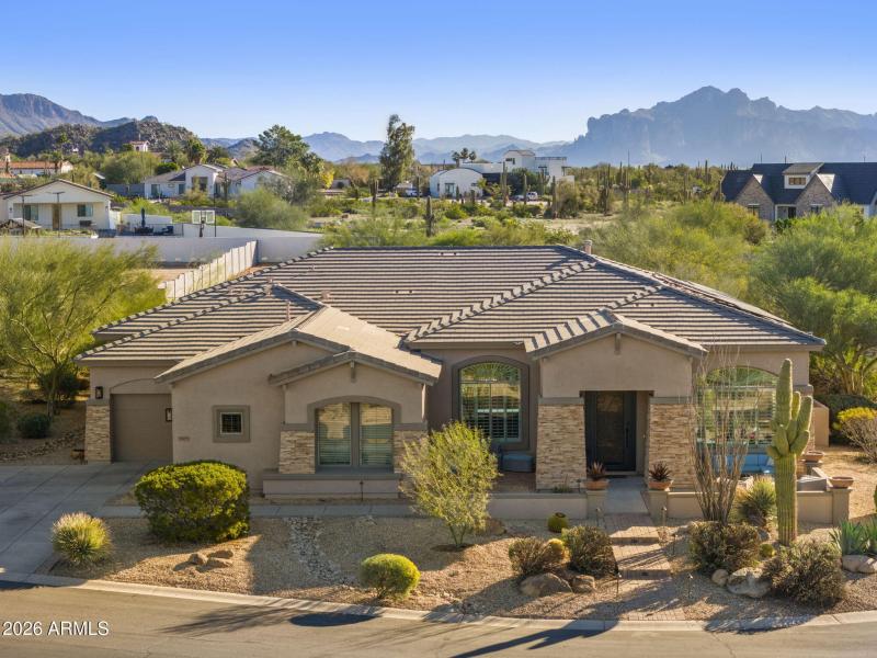 Desert Living at It's Best!