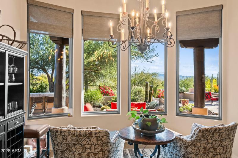 Reading area or Beakfast nook