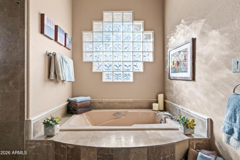 Soaking tub in primary bath