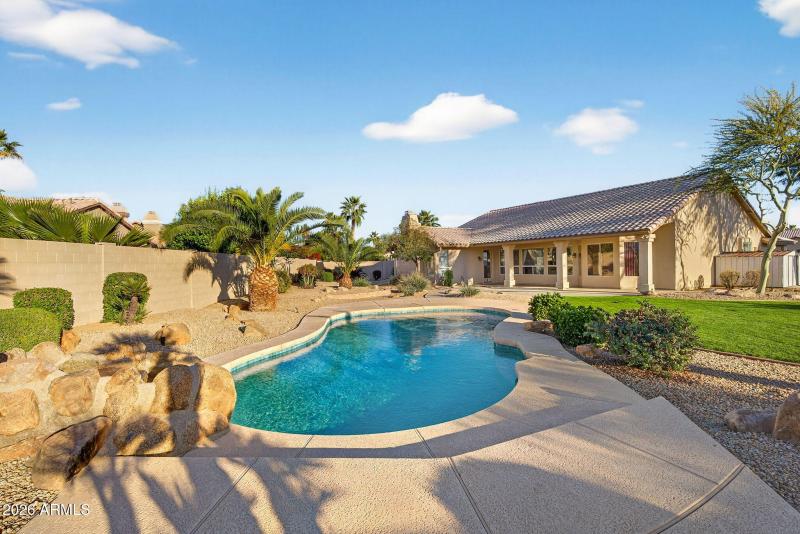 Play pool with Baja Shelf