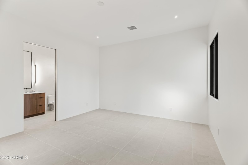 ENSUITE SECONDARY BDRM #2