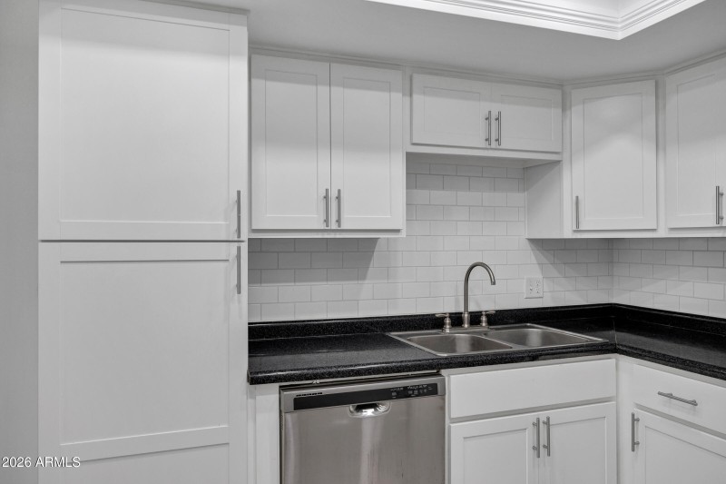 7930 E Camelback Rd unit 106-13