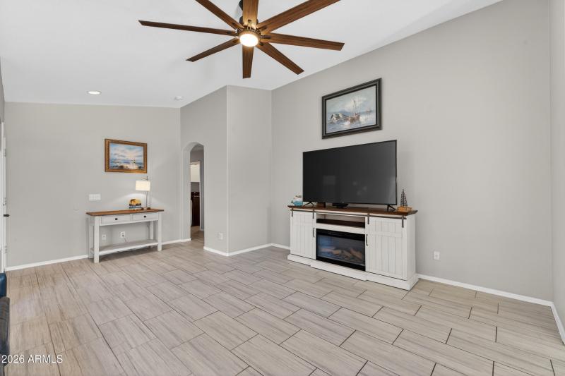 Familyroom updated in neutral colors