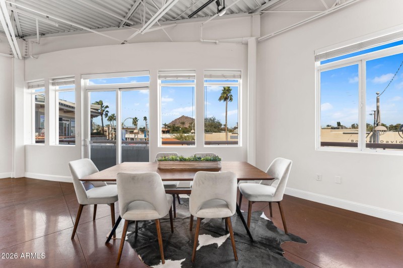 Dining with Camelback Views