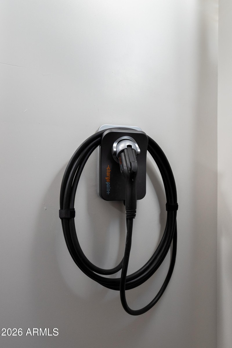 E-V CAR CHARGER