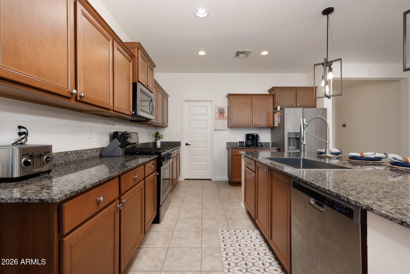 W Ganly Way (40010)-4