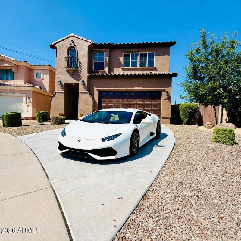pic front lambo white