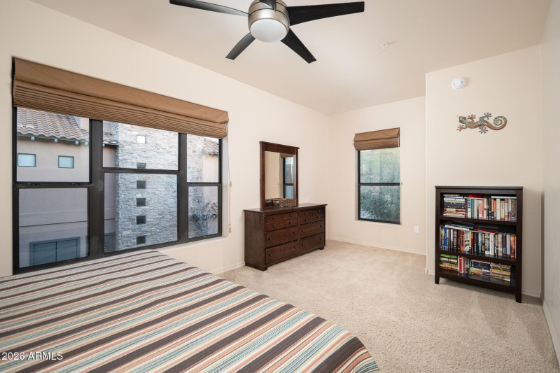 Bright spacious primary 25.4 s 19.10