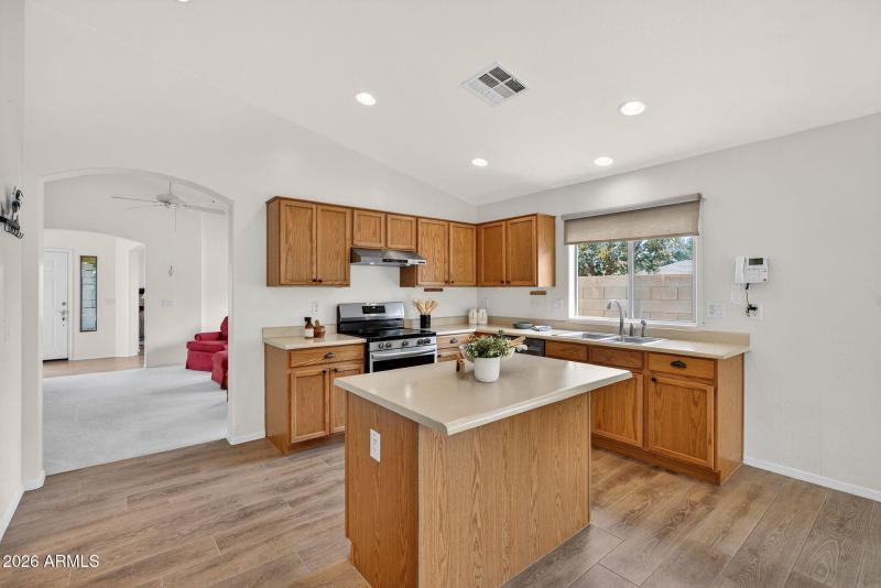 11-web-or-mls-30-E Elgin St