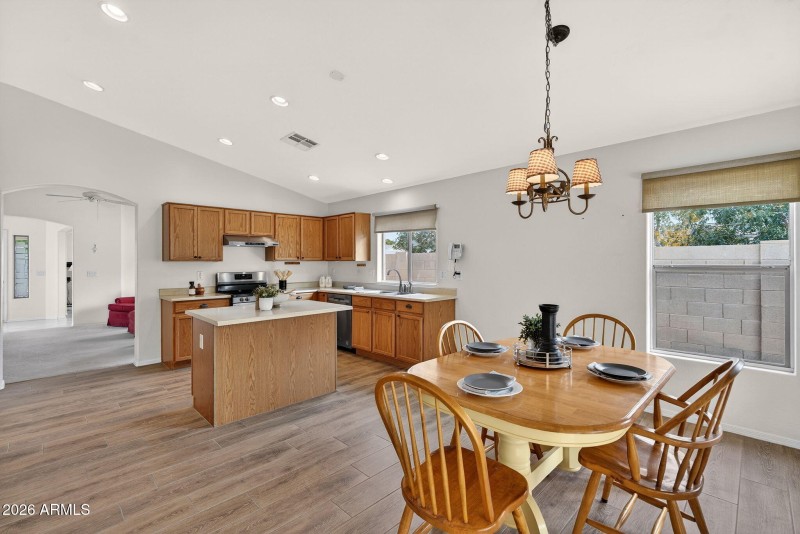 15-web-or-mls-35-E Elgin St