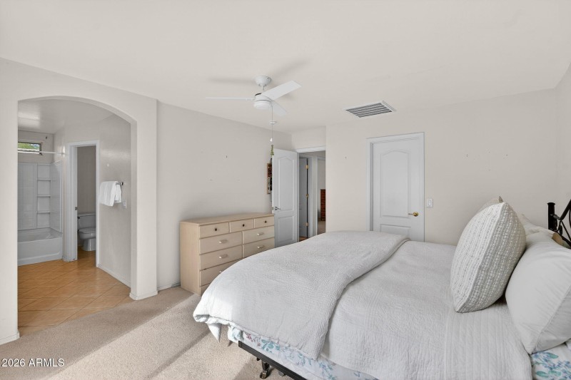 21-web-or-mls-38-E Elgin St