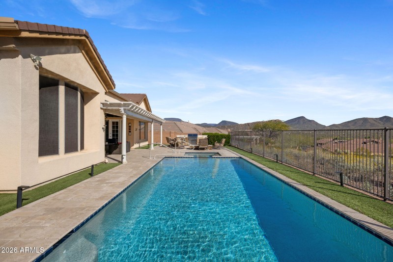 42131 N MOUNTAIN COVE Drive